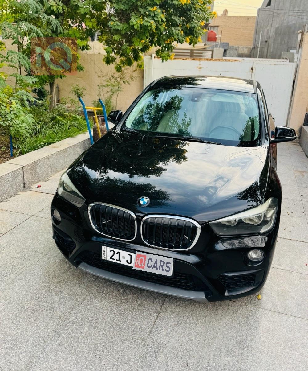 بی ئێم دەبڵیو X1